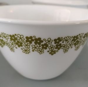 Corelle 4 stacking mugs, vintage Crazy Daisy